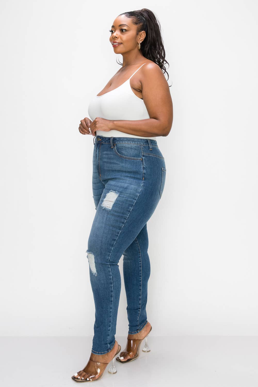 PLUS CURVY SKINNY GENTLY DESTROYED JEANS