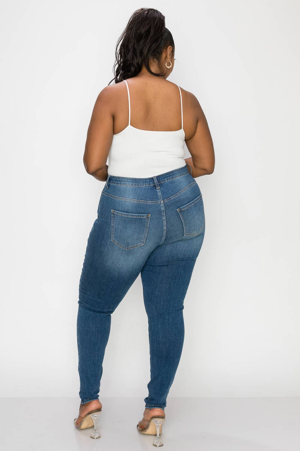 PLUS CURVY SKINNY GENTLY DESTROYED JEANS